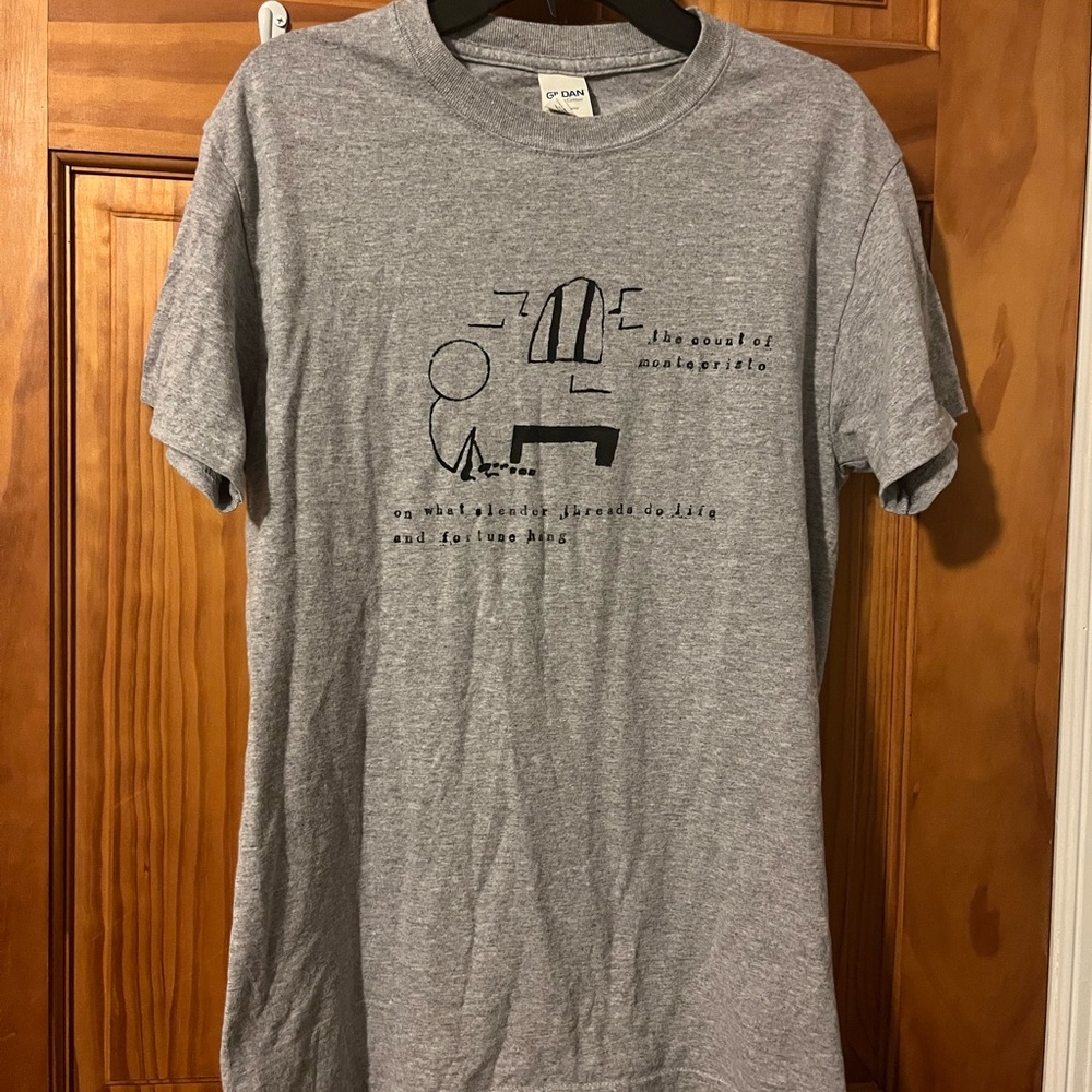 Gildan Gray The Count Of Monte Cristo Graphic Tee Size Small for Men